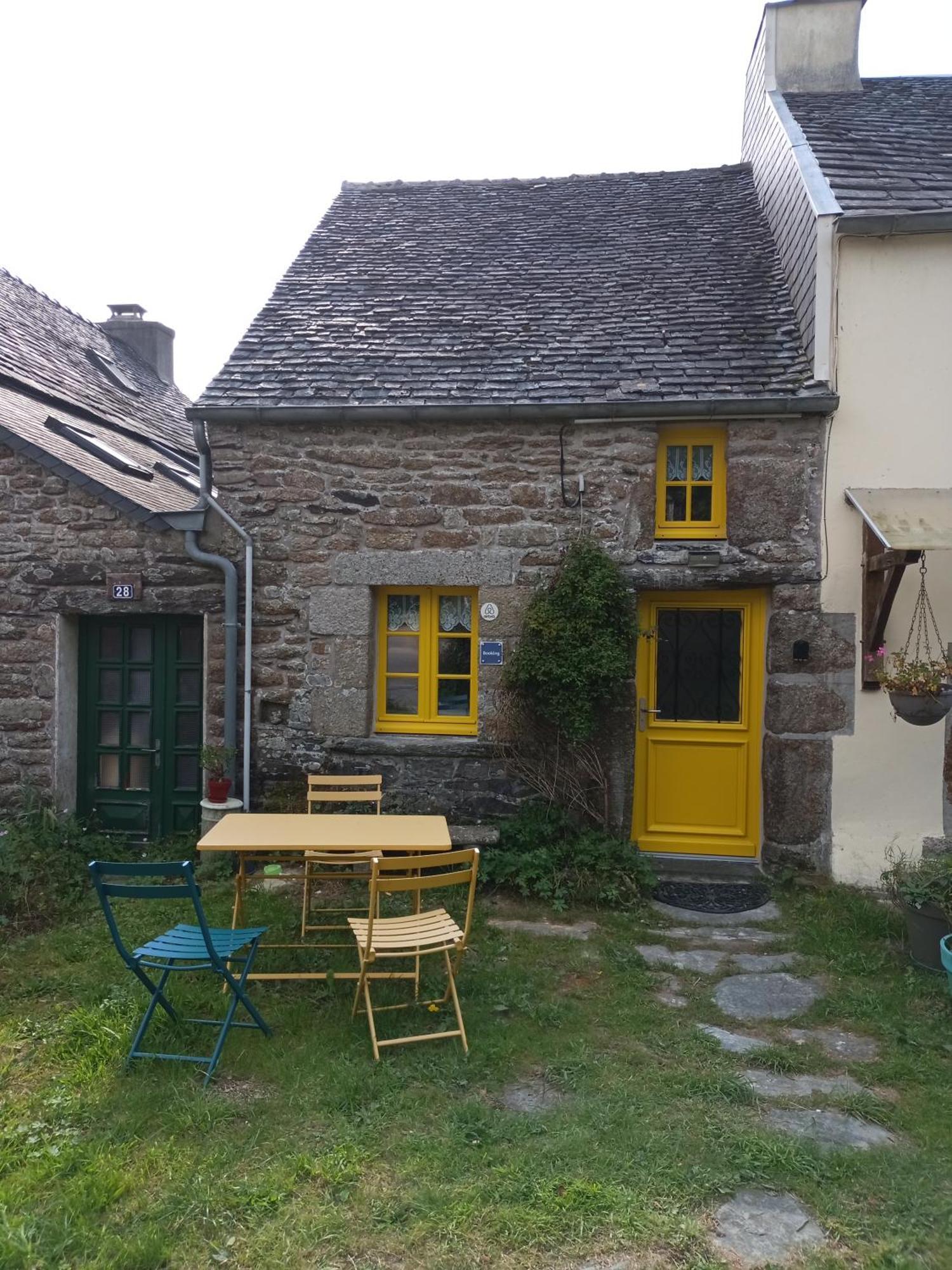 La Maison De Poupee Berrien المظهر الخارجي الصورة