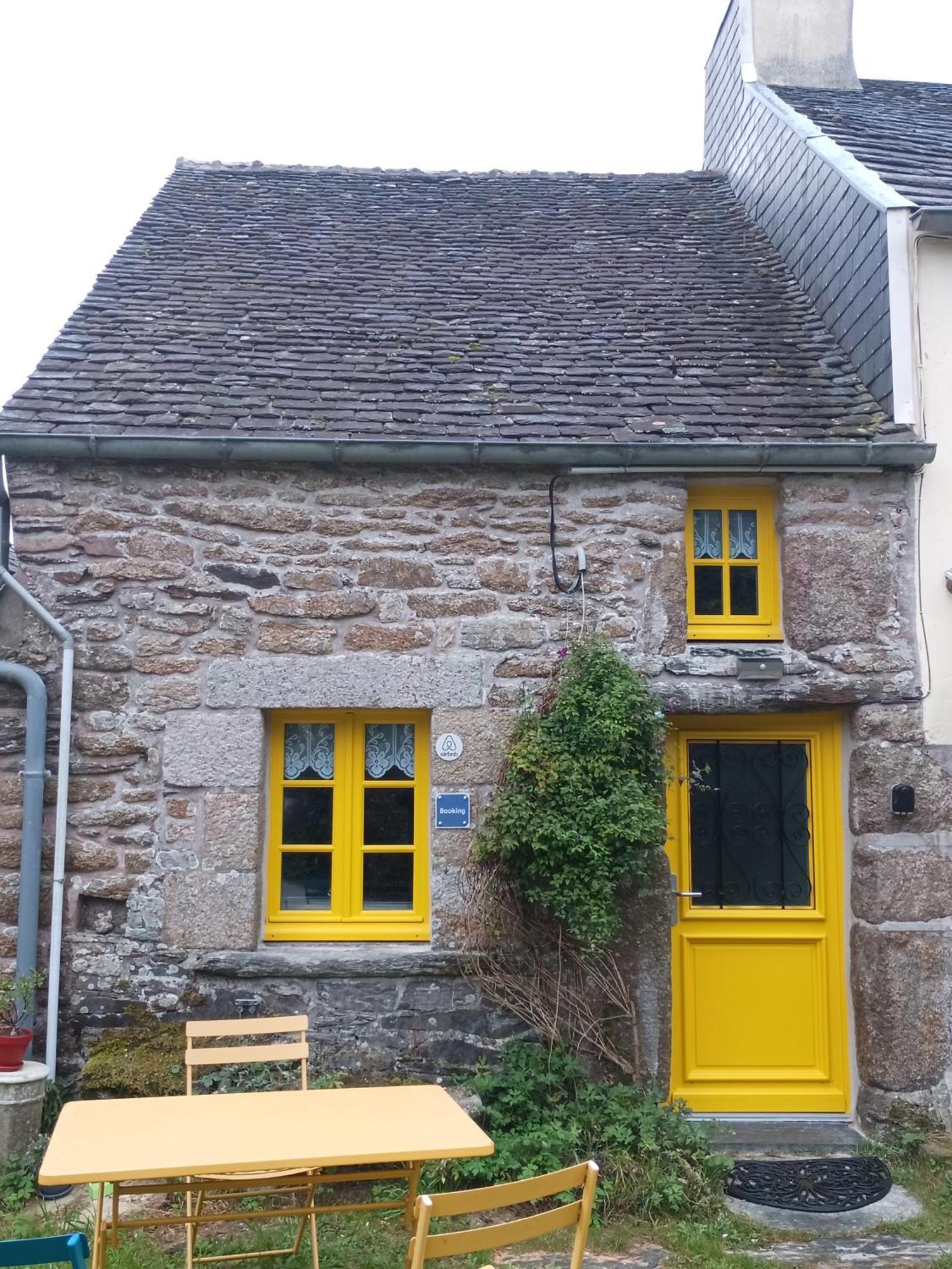 La Maison De Poupee Berrien المظهر الخارجي الصورة